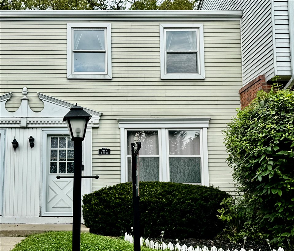 704 Countryside Dr — photo 1