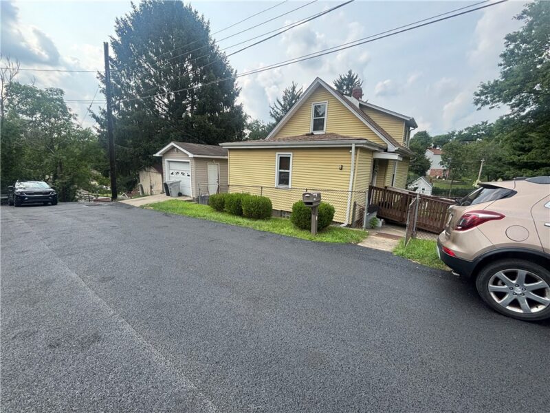 334 Manhattan Ave — photo 2