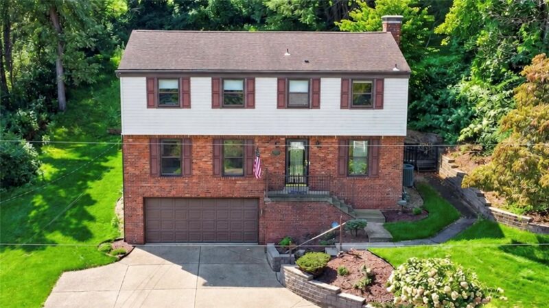 1024 Surrey Woods Rd