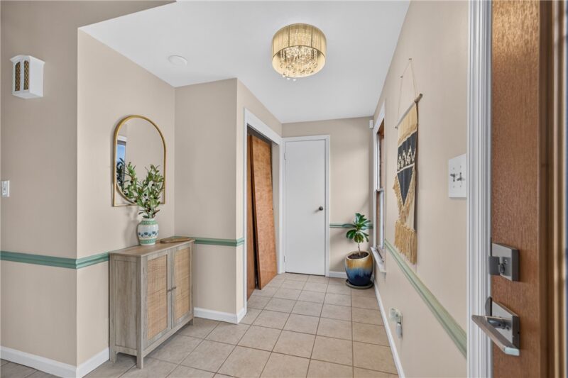 1024 Surrey Woods Rd — photo 4