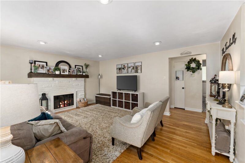 3211 Chalmers Ave — photo 4