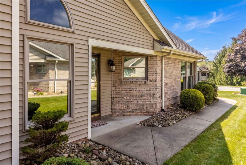 702 Hunt Club Dr — photo 3