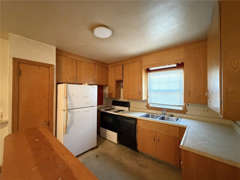 1047 W Main Street — photo 6