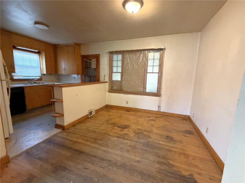 1047 W Main Street — photo 8