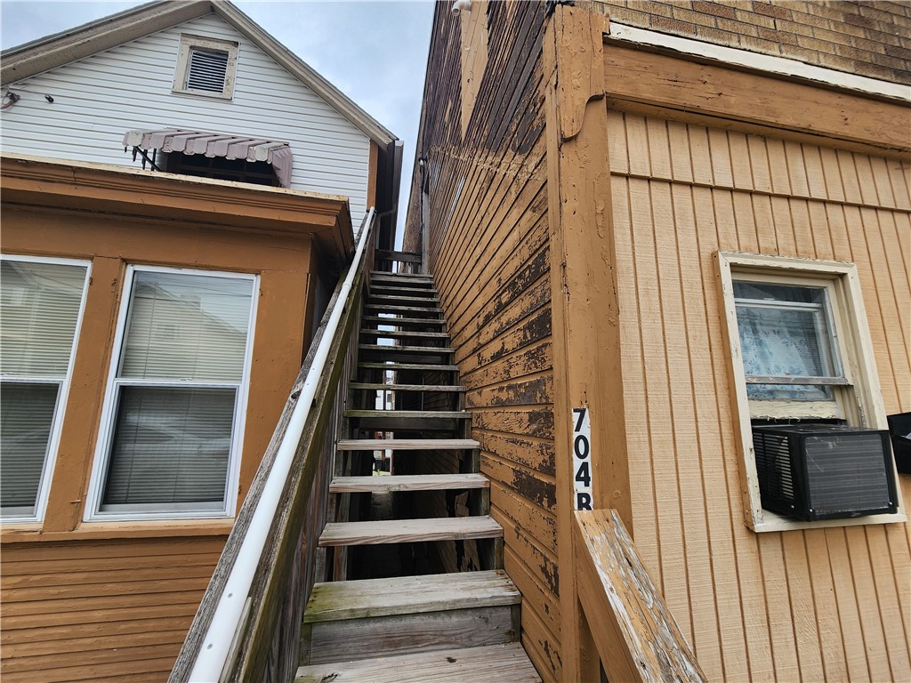 706 Holland St — photo 1