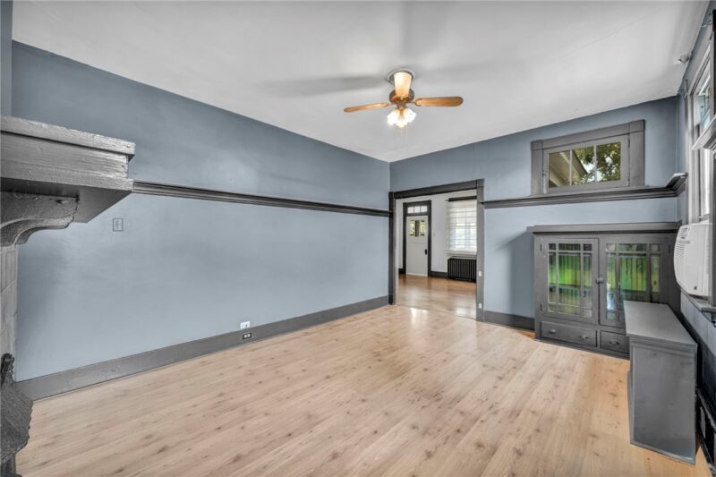 1048 Mirror St — photo 4