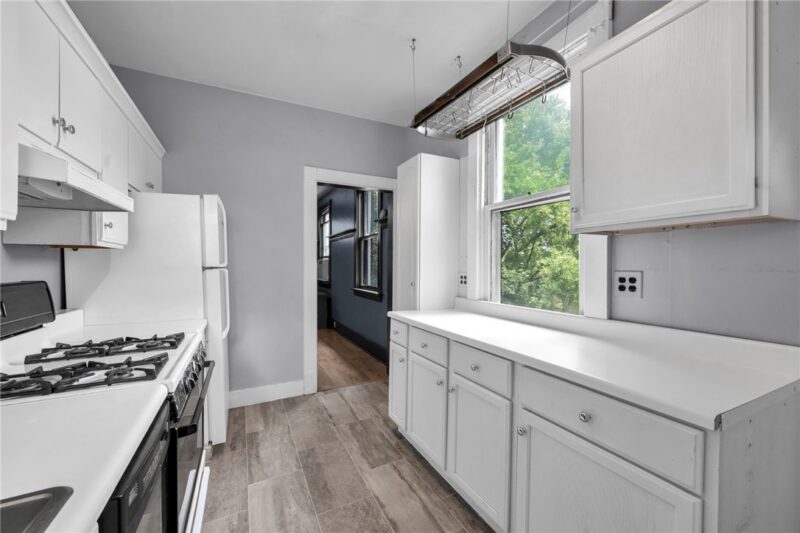 1048 Mirror St — photo 5