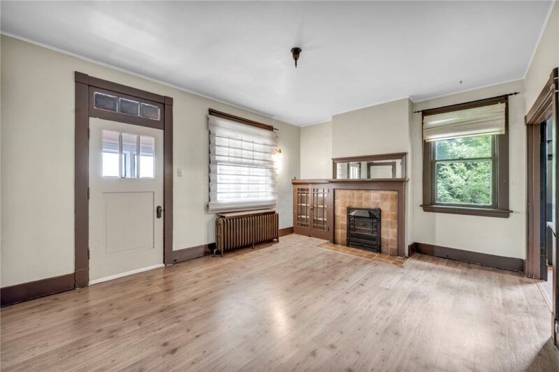 1048 Mirror St — photo 6
