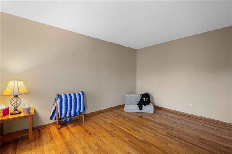 1525 Leona Ave — photo 5