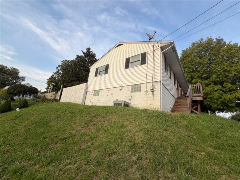 109 Sarah St — photo 4