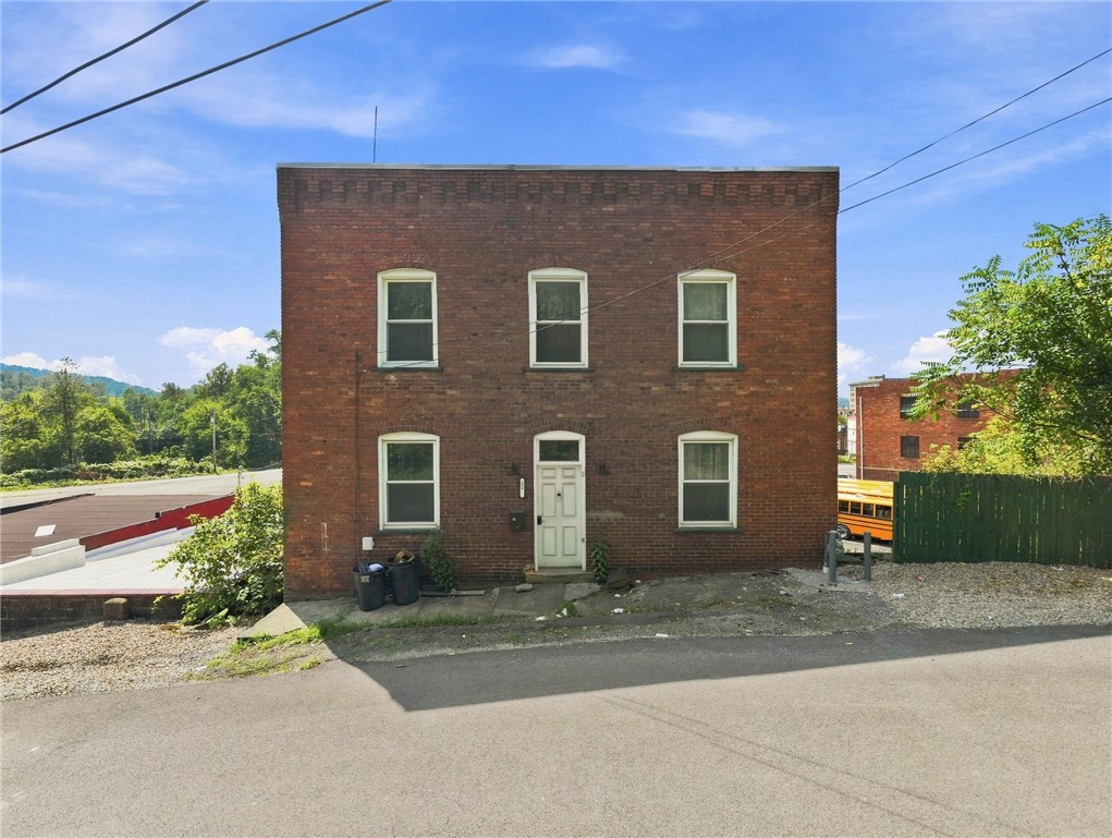 32 Brown Street — photo 1
