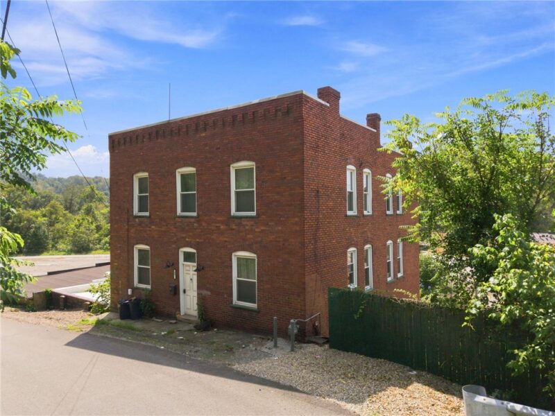 32 Brown Street — photo 2
