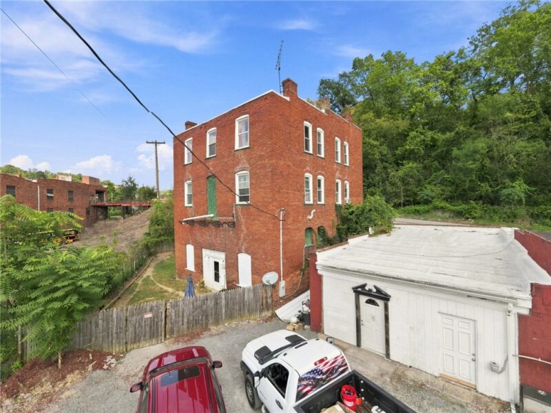 32 Brown Street — photo 3