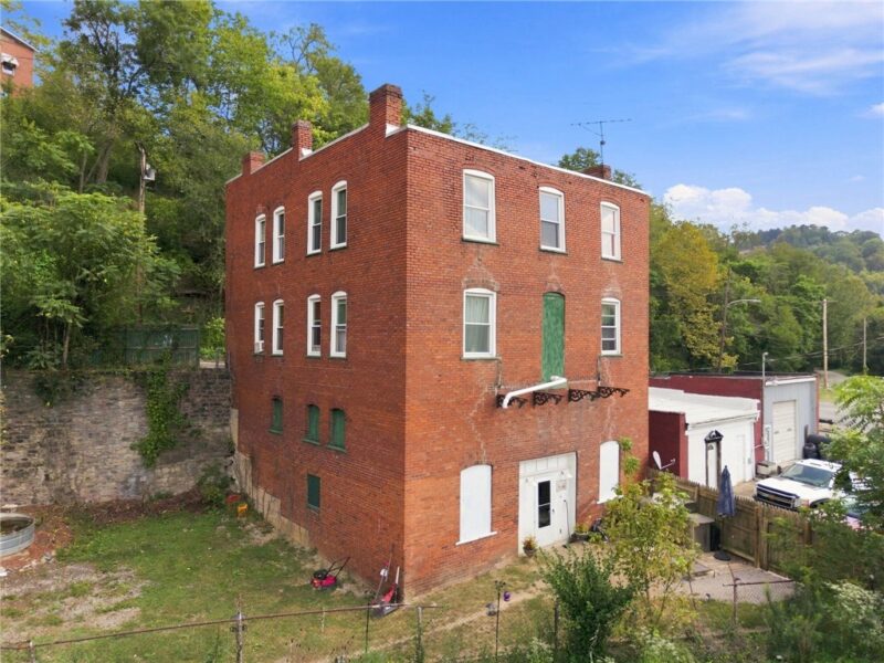 32 Brown Street — photo 4