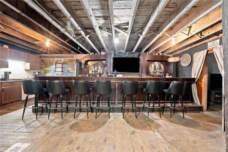 32 Brown Street — photo 6