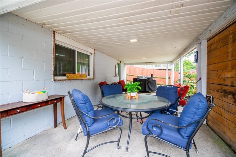 1112 Logan Rd — photo 6