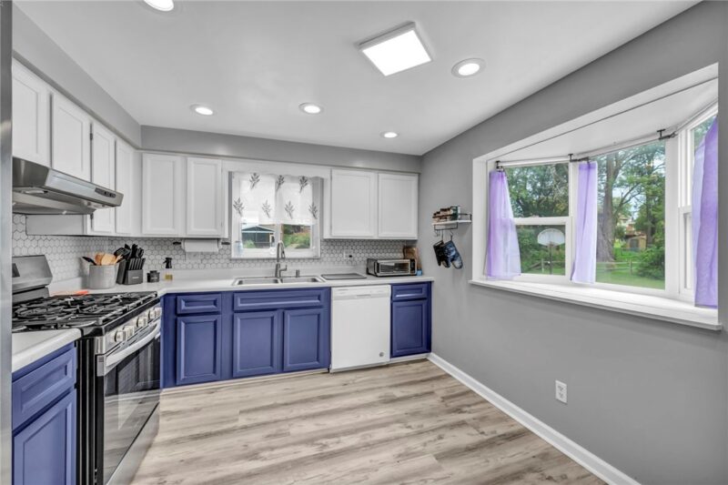 557 Beatty Rd — photo 8