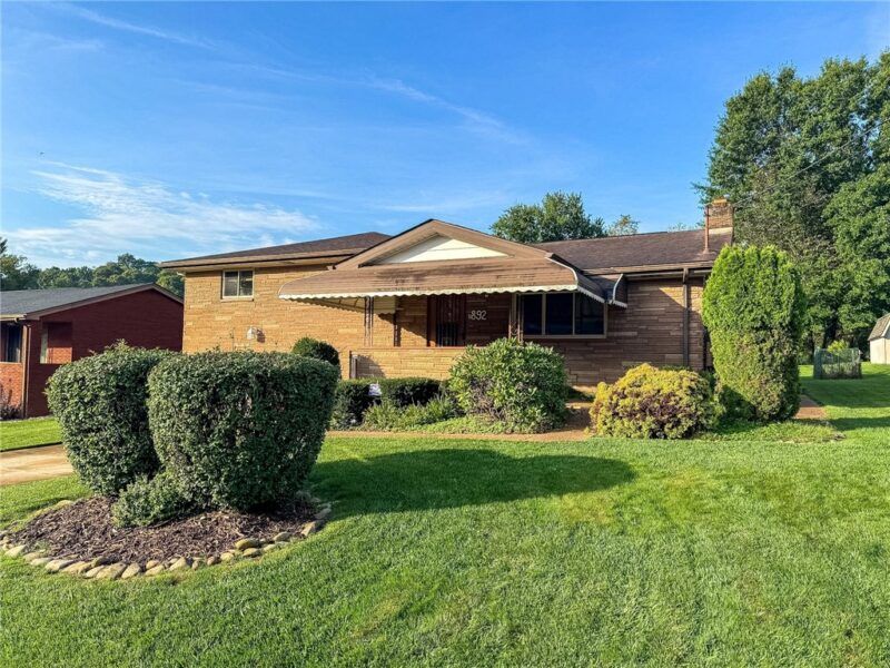 892 Locust Dr — photo 2