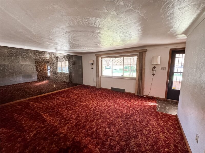 892 Locust Dr — photo 3