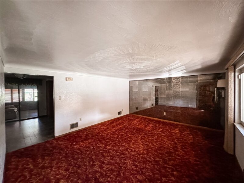 892 Locust Dr — photo 4