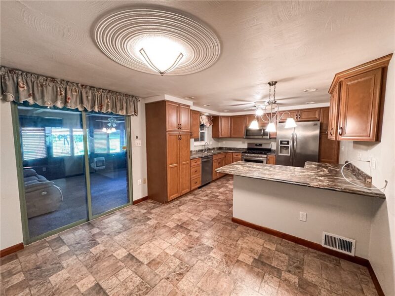 892 Locust Dr — photo 5