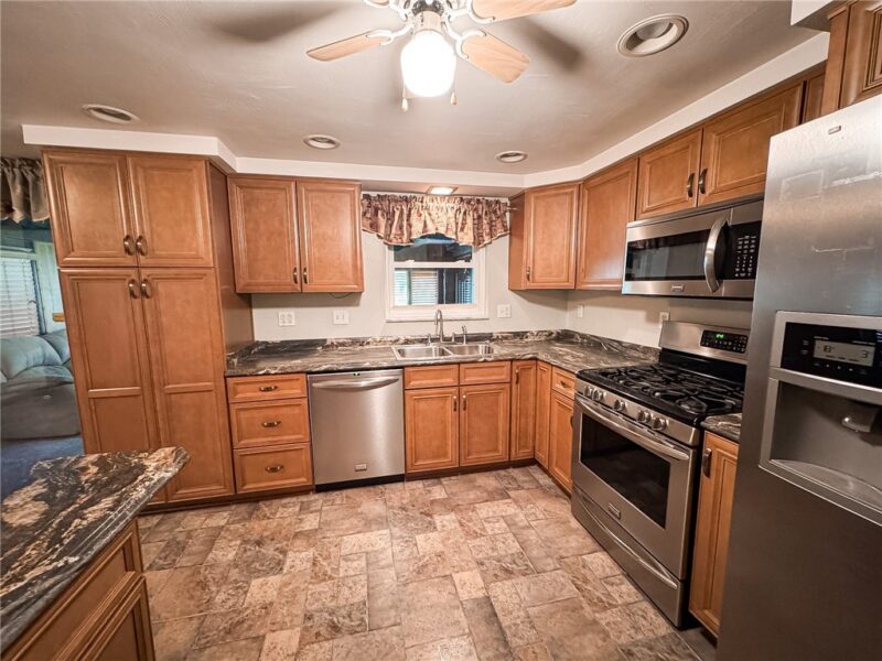 892 Locust Dr — photo 6