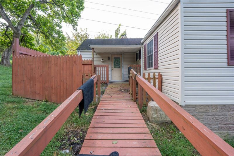 765 Pellis Rd — photo 3