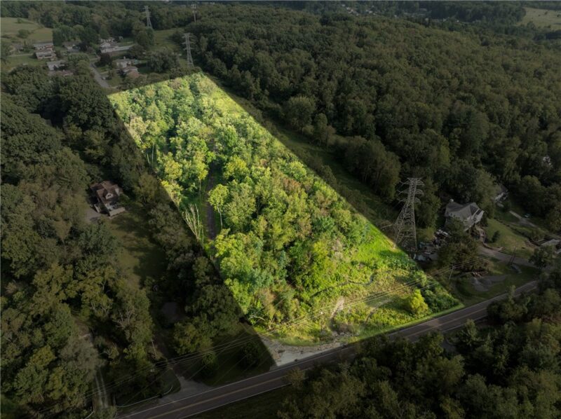 765 Pellis Rd — photo 4