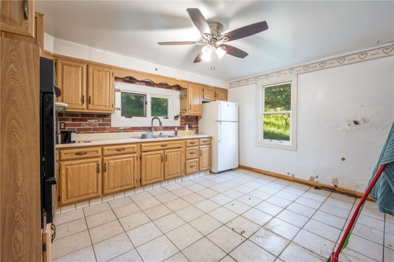 765 Pellis Rd — photo 6