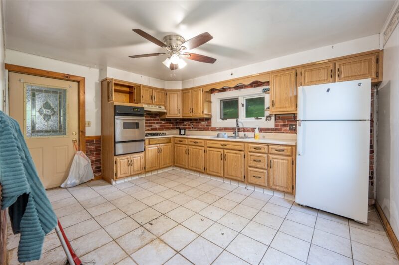 765 Pellis Rd — photo 7