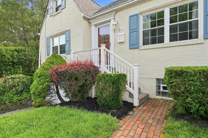699 CRYSTAL DRIVE — photo 2