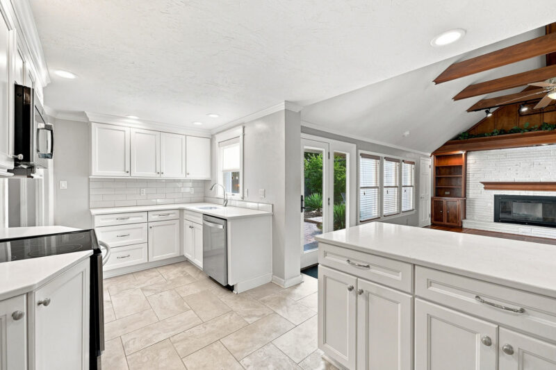 699 CRYSTAL DRIVE — photo 8