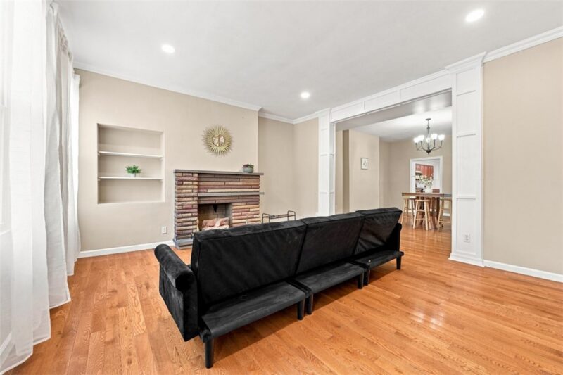1820 Sarah St — photo 3