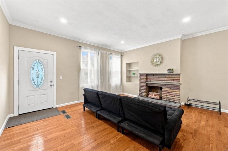 1820 Sarah St — photo 4