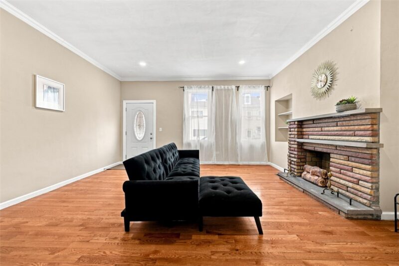 1820 Sarah St — photo 5