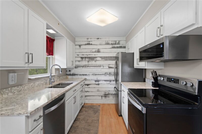 182 Chapel Dr — photo 5
