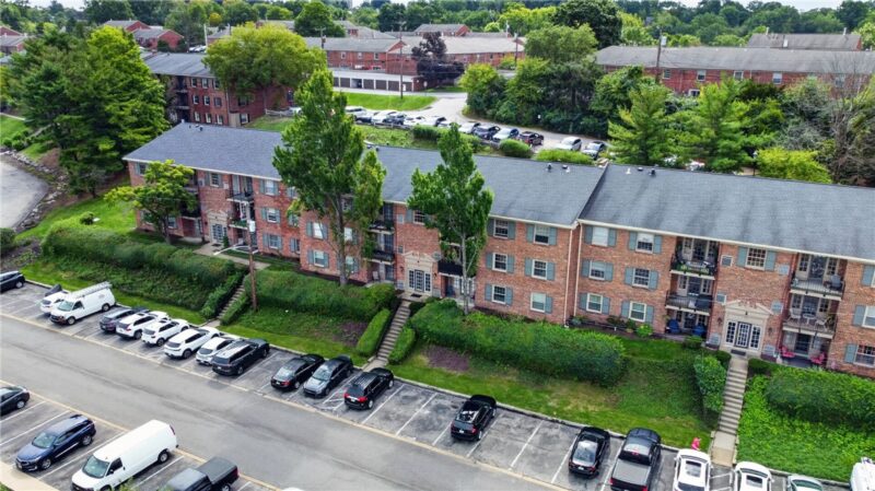 1070 Chatham Park Dr C — photo 2