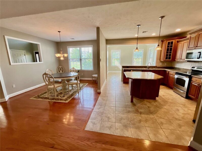 2902 Ambassador Lane — photo 3