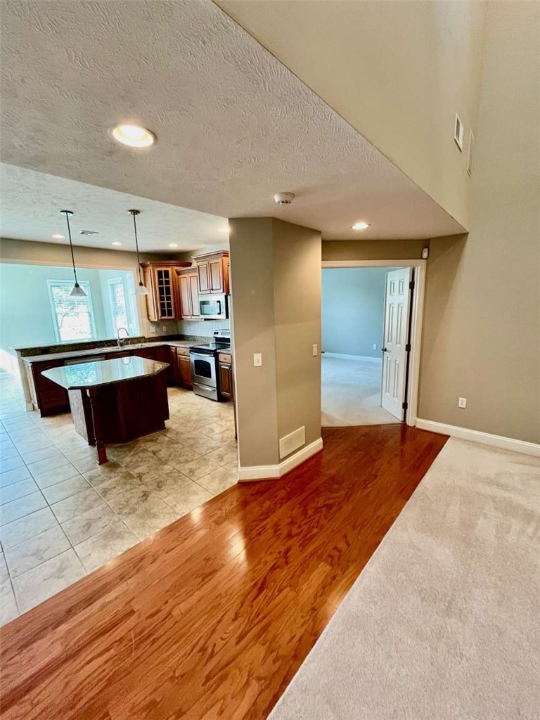 2902 Ambassador Lane — photo 4