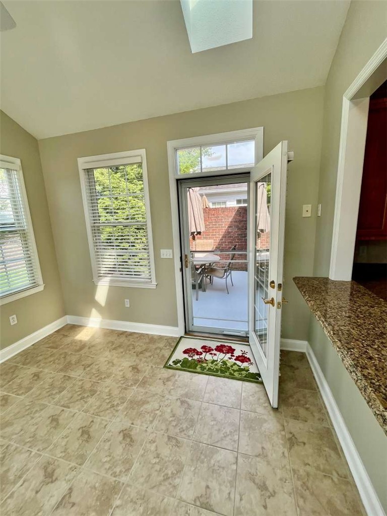 2902 Ambassador Lane — photo 8