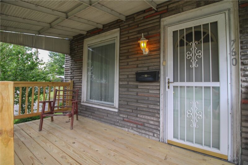 760 Division St — photo 4