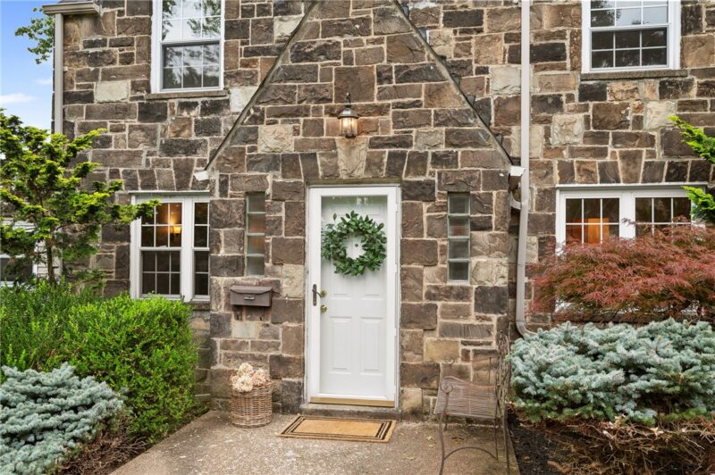 1750 Williamsburg Place — photo 2