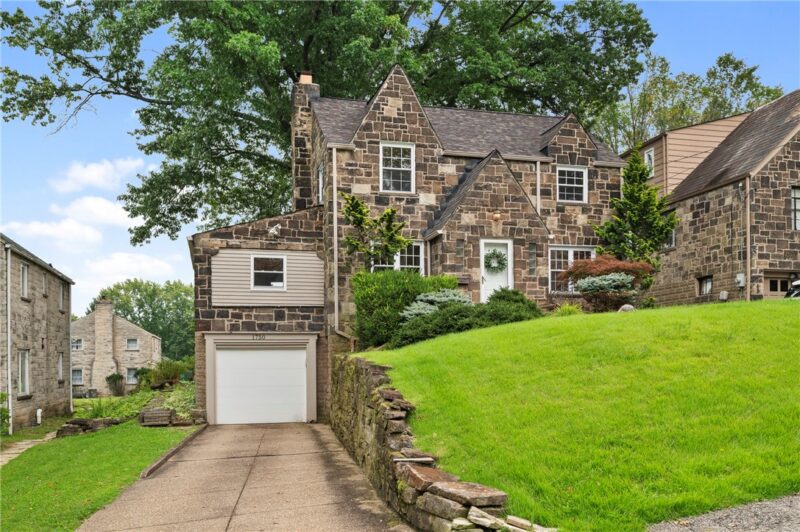 1750 Williamsburg Place — photo 3