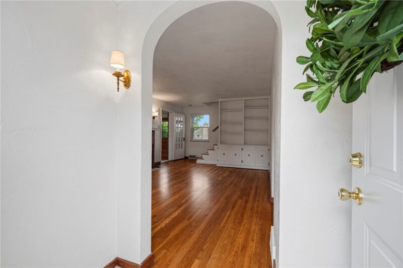 1750 Williamsburg Place — photo 4