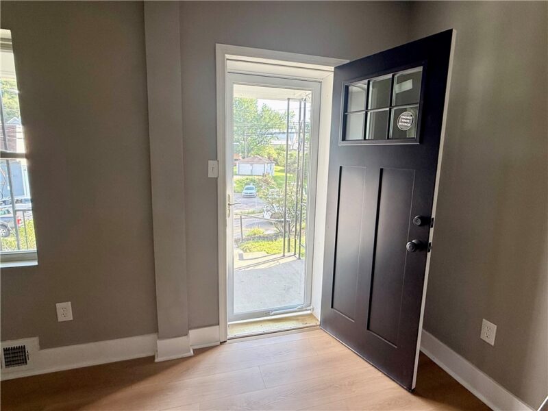 128 W Main St — photo 4