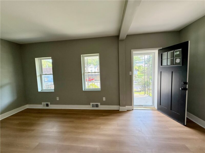 128 W Main St — photo 6
