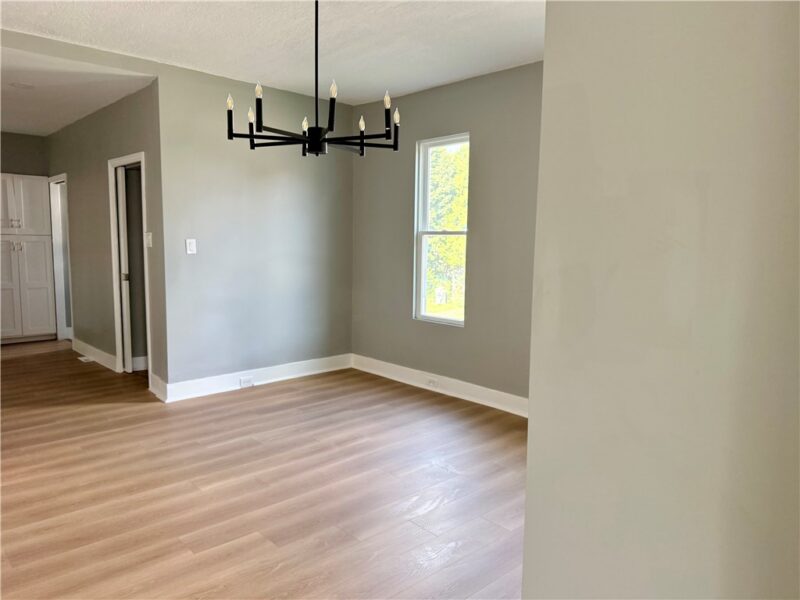 128 W Main St — photo 8