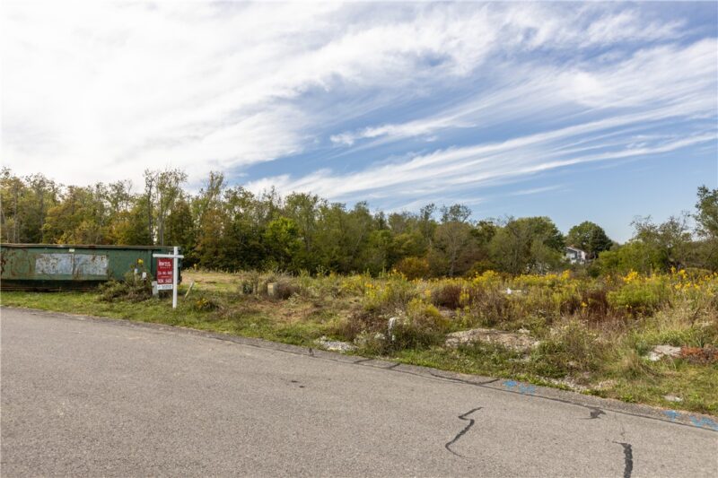 77 Ridgewood Drive — photo 2