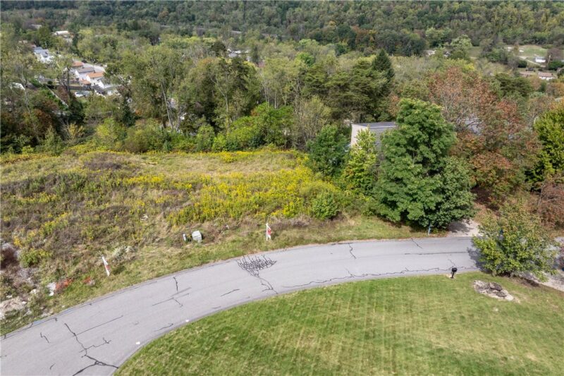 77 Ridgewood Drive — photo 3