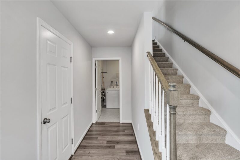 325 Parade St — photo 8